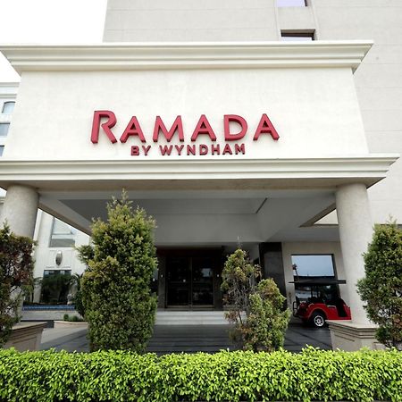 Ramada By Wyndham Lucknow Hotel And Convention Center Exterior photo