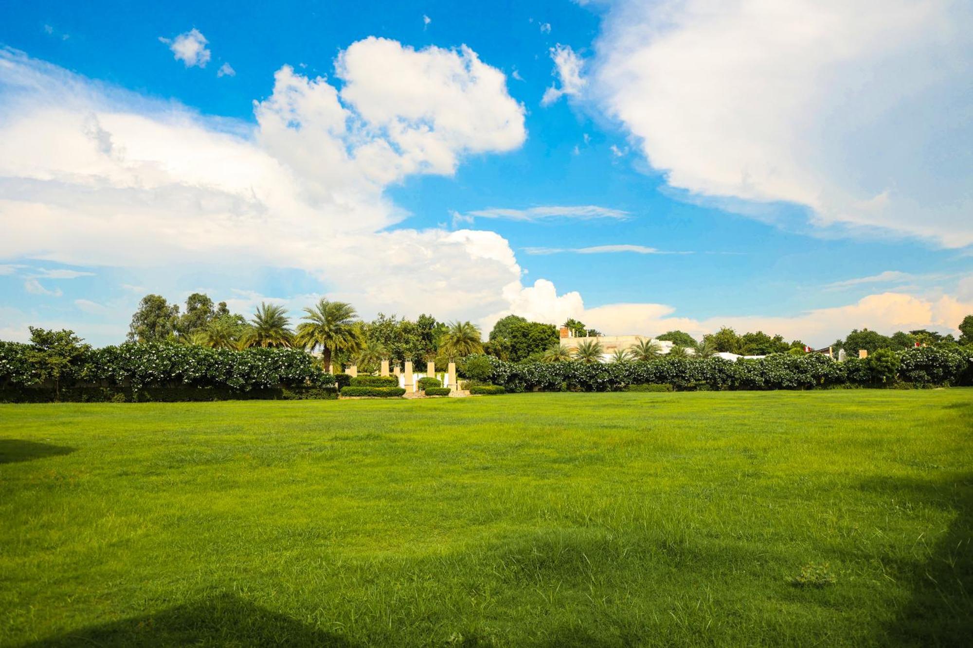 Ramada By Wyndham Lucknow Hotel And Convention Center Exterior photo